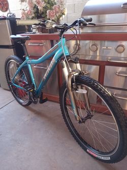 NICE BIKE SPECIALIZED HOTROCK TIRES SIZE 26 FRAME SIZE MEDIUM