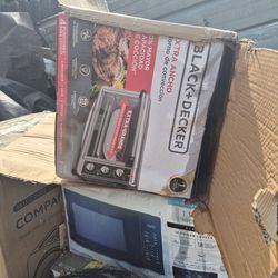 BLACK+DECKER
1500 W 8-Slice Stainless Steel Toaster Oven with Broiler STORE PRICE '89.99