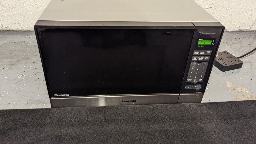 Panasonic Microwave NN-SN686S