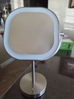 LED - LIGHTED  MIRROR
