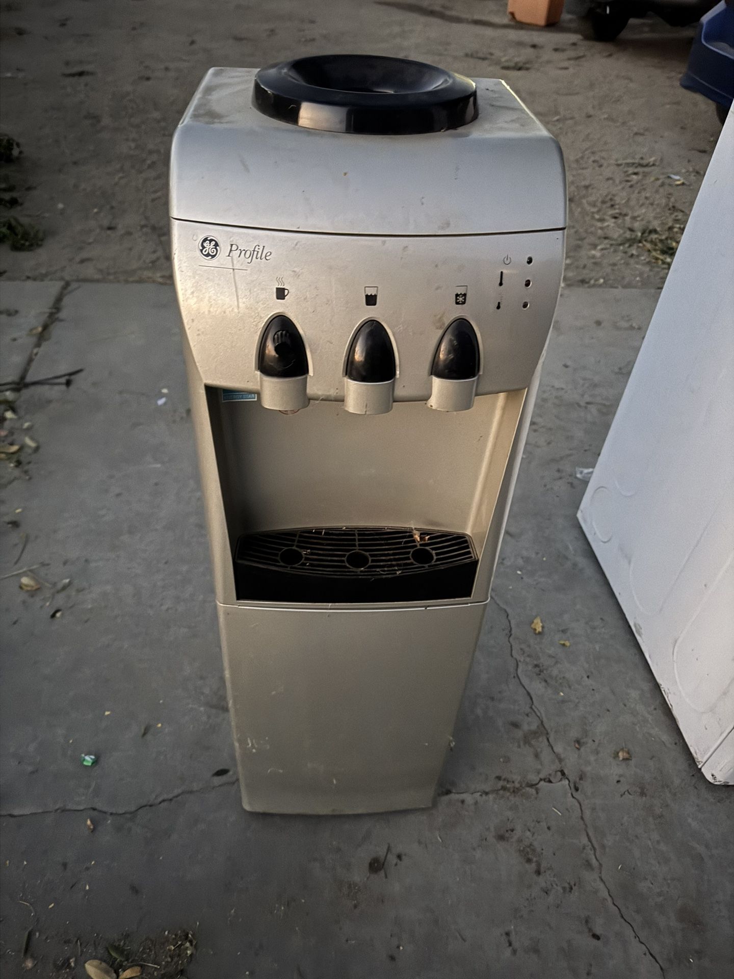 GE Water 5 Gal Dispenser/mini Fridge