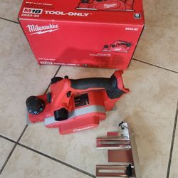Milwaukee
M18 18V Lithium-Ion Cordless 3-1/4 in. Planer (Tool-Only) Poco Uso 