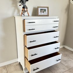 White/Light Cream Vintage MCM with Black Handles Wooden Dresser/Chest - Free Delivery within 7 miles