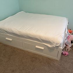 Daybed frame with 2 drawers - Extends To King Bed