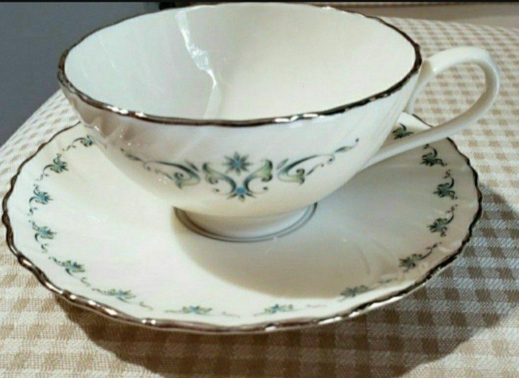 Classic Fine China TEACUP & SAUCER. 