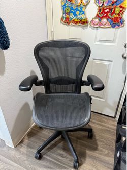 Herman Miller Aeron ( SIZE B ) FULLY LOADED !!