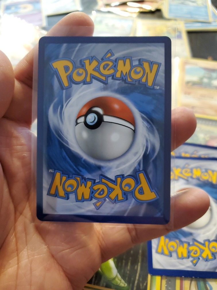 Vikavolt V Ultra Rare Holographic