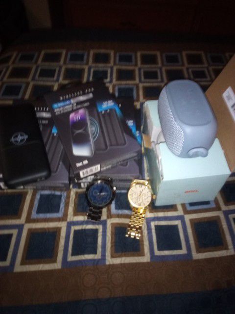 Brand New Cheap Stuff😊/pocket Juice  Cordless  Charger/inn Bluetooth Speaker/2  Watches  Gold FDOGE058/Titanium  Gray Color