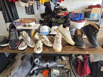 Men's And Women's Shoes (Read Description)