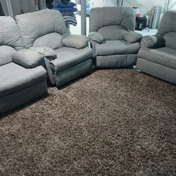 4 Recliner Chairs