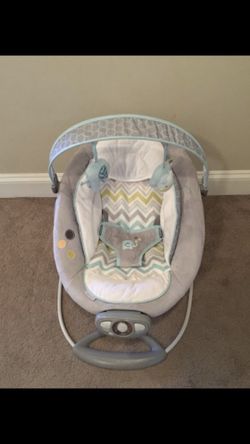 Baby bouncer with music