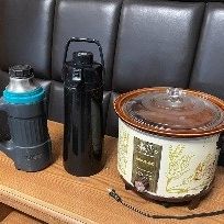  CROCKPOT.  2 HOT COLD  THERMOS 