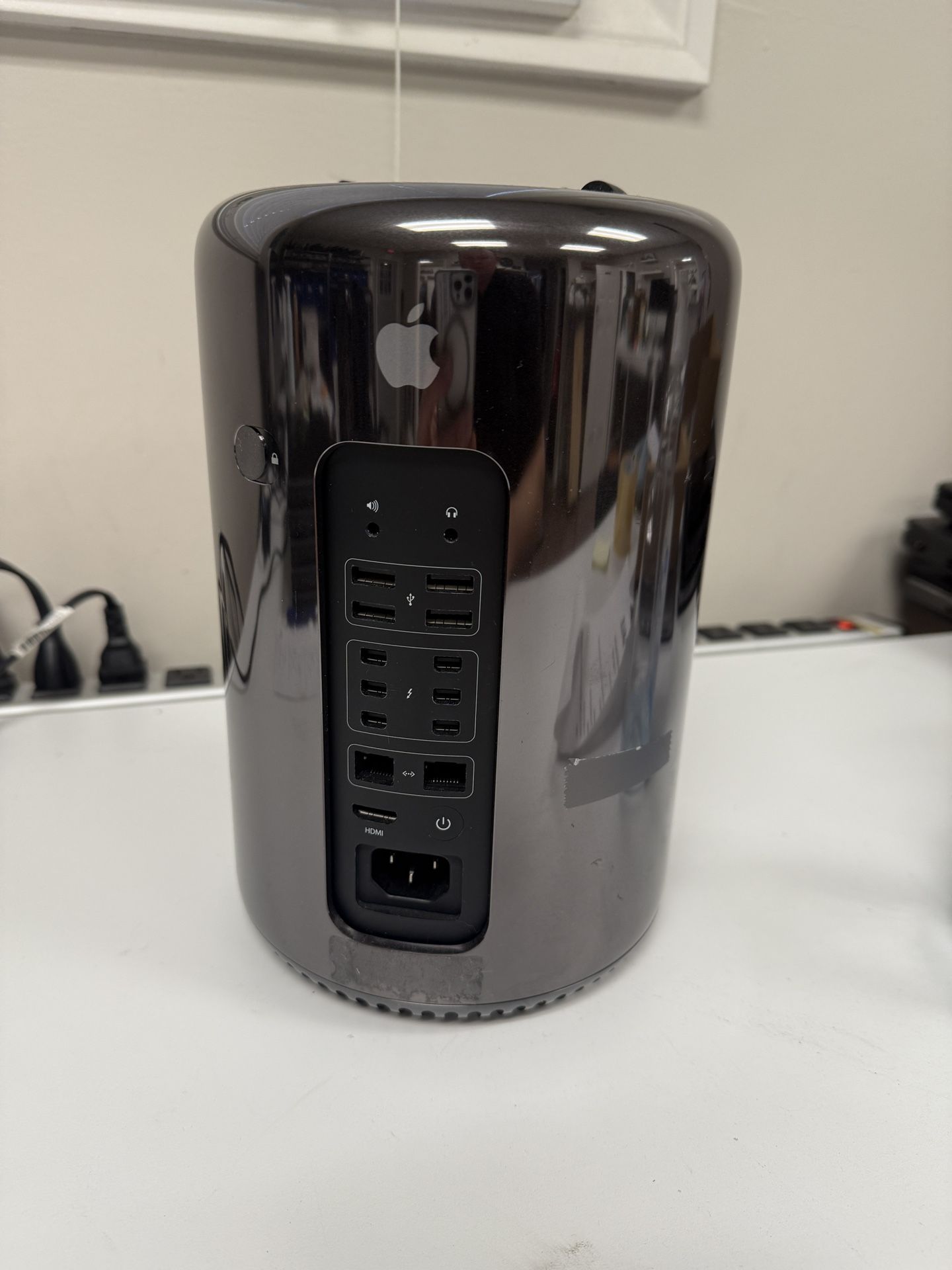 Apple 2013 Mac Pro Trash Can 3.5ghz 6 Core Intel Xeon E5 32gb RAM 1TB SSD Dual 3gb Fire Pro D500 Graphics Cards macOS Big Sur 