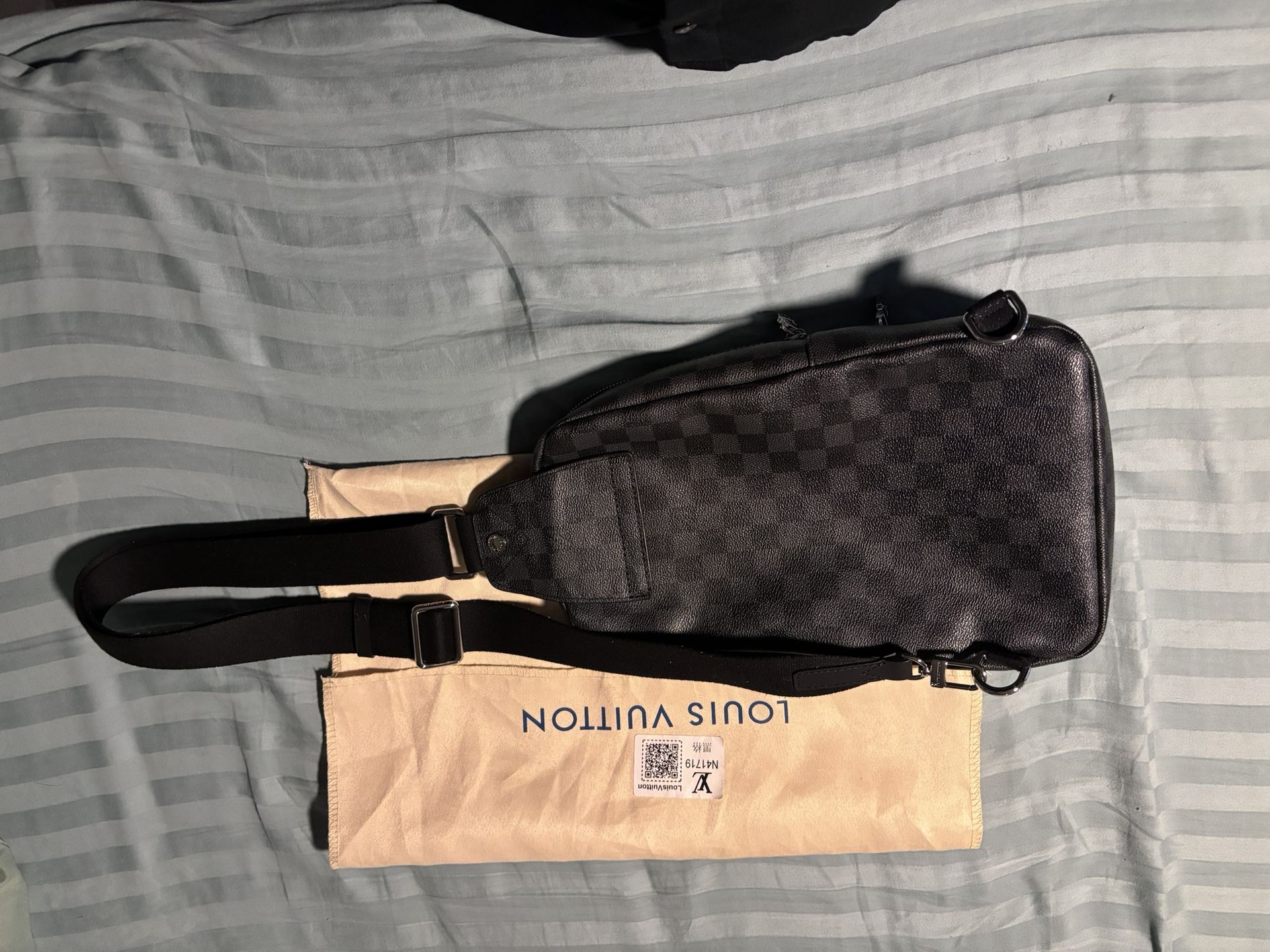 Louis Vuitton Avenue Sling Bag