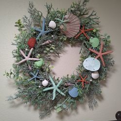 Seashore themed bath decor