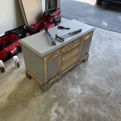Custom Furniture & Refurbishing 