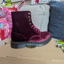 Doc Martens Cherry Velvet, Size 7