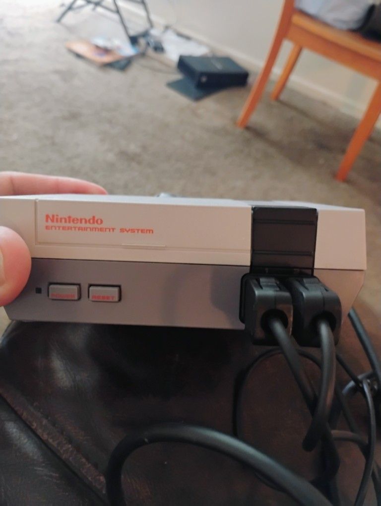 Nintendo NES Mini Loaded With Hundreds Of Games