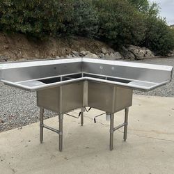 Regency 3 compartment corner sink