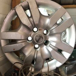 Hubcaps OEM Nissan Altima 16 Inch 