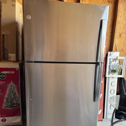 Refrigerator 