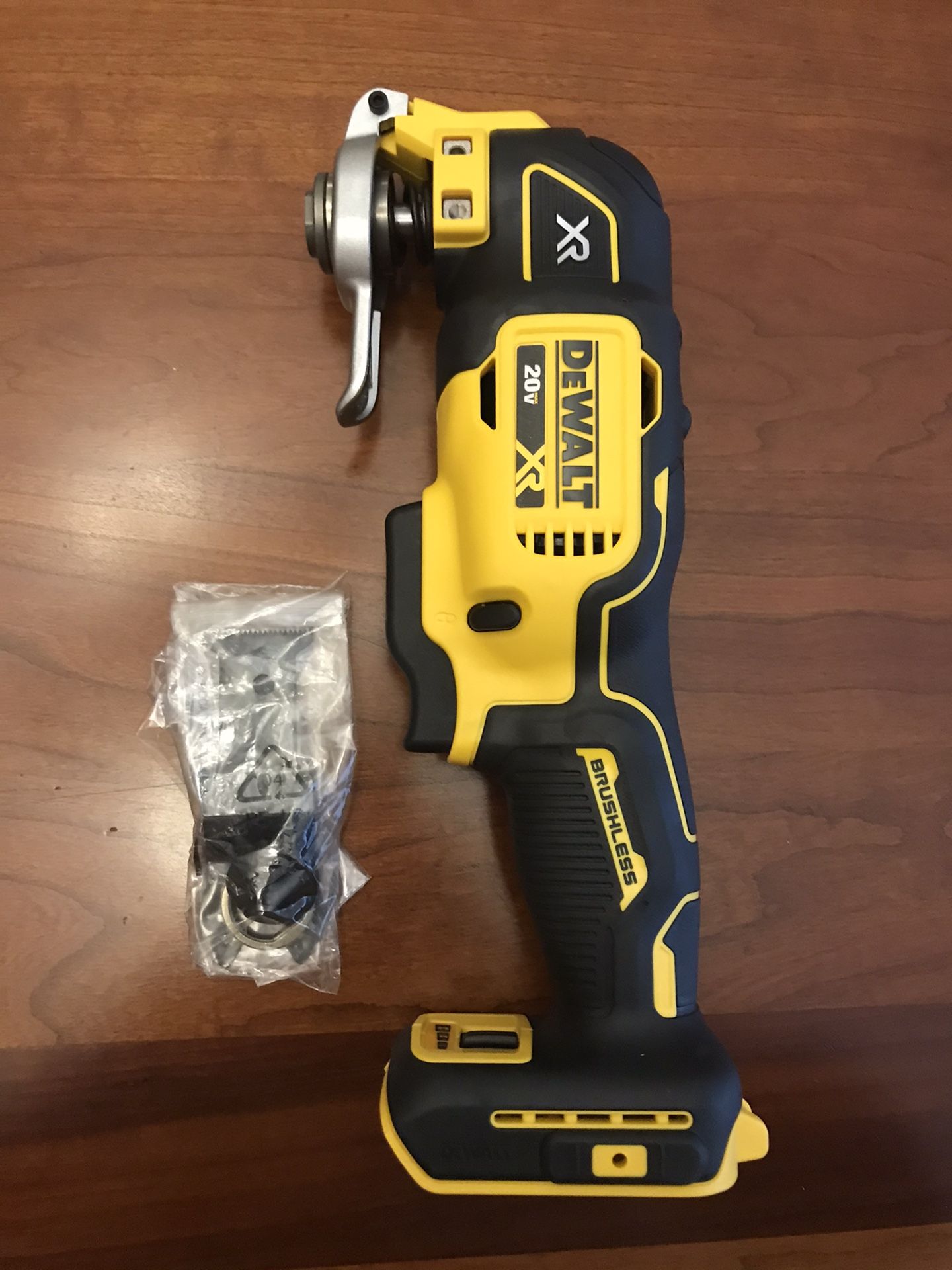 New DeWalt Atomic 20 V Max Brushless cordless Oscillating Multi