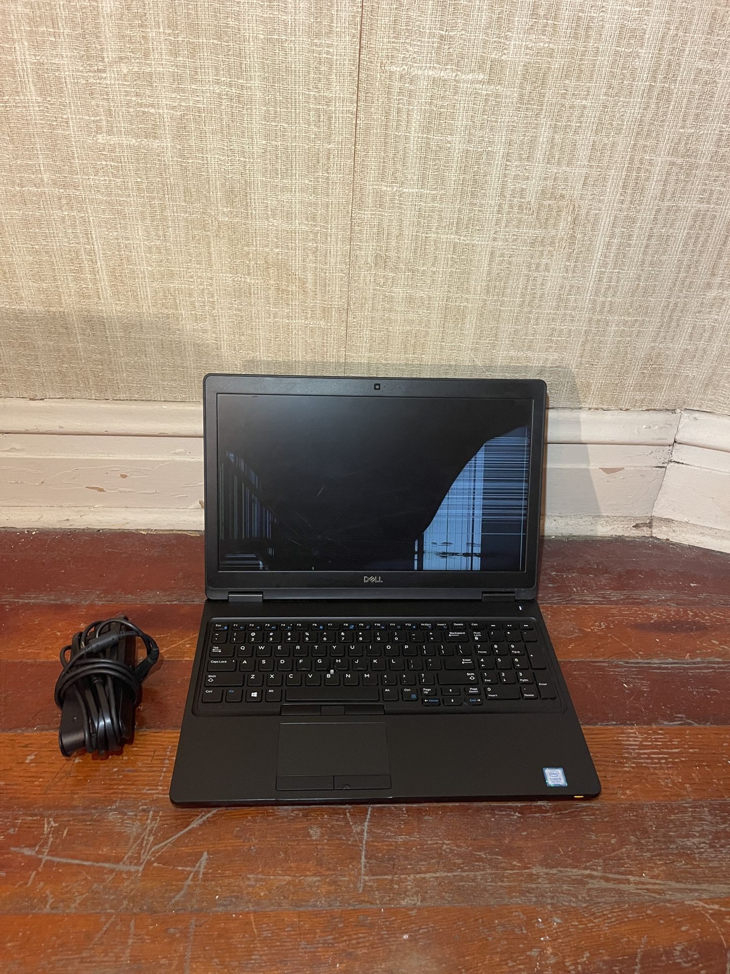Dell 5590 Core i5 8th gen 256 Screen problem