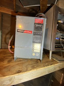Forklift 24 V battery charger Compact (Hobart )