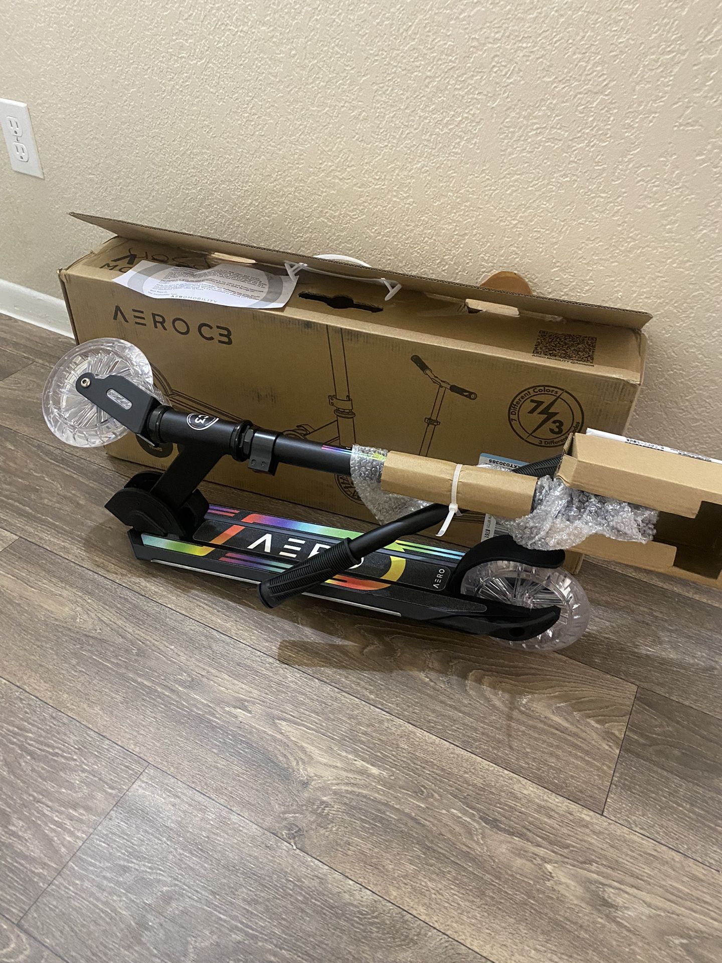 Aero 2 Wheel Kick Scooter for Kids Ages 5-7 or 5-8 or 6-10 or 6-12 with Dynamic Lights, Scooters for Boys and Girls 6 Years and Up with Light up Wheel