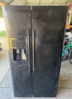 Frigidaire Fridge Great for Garage