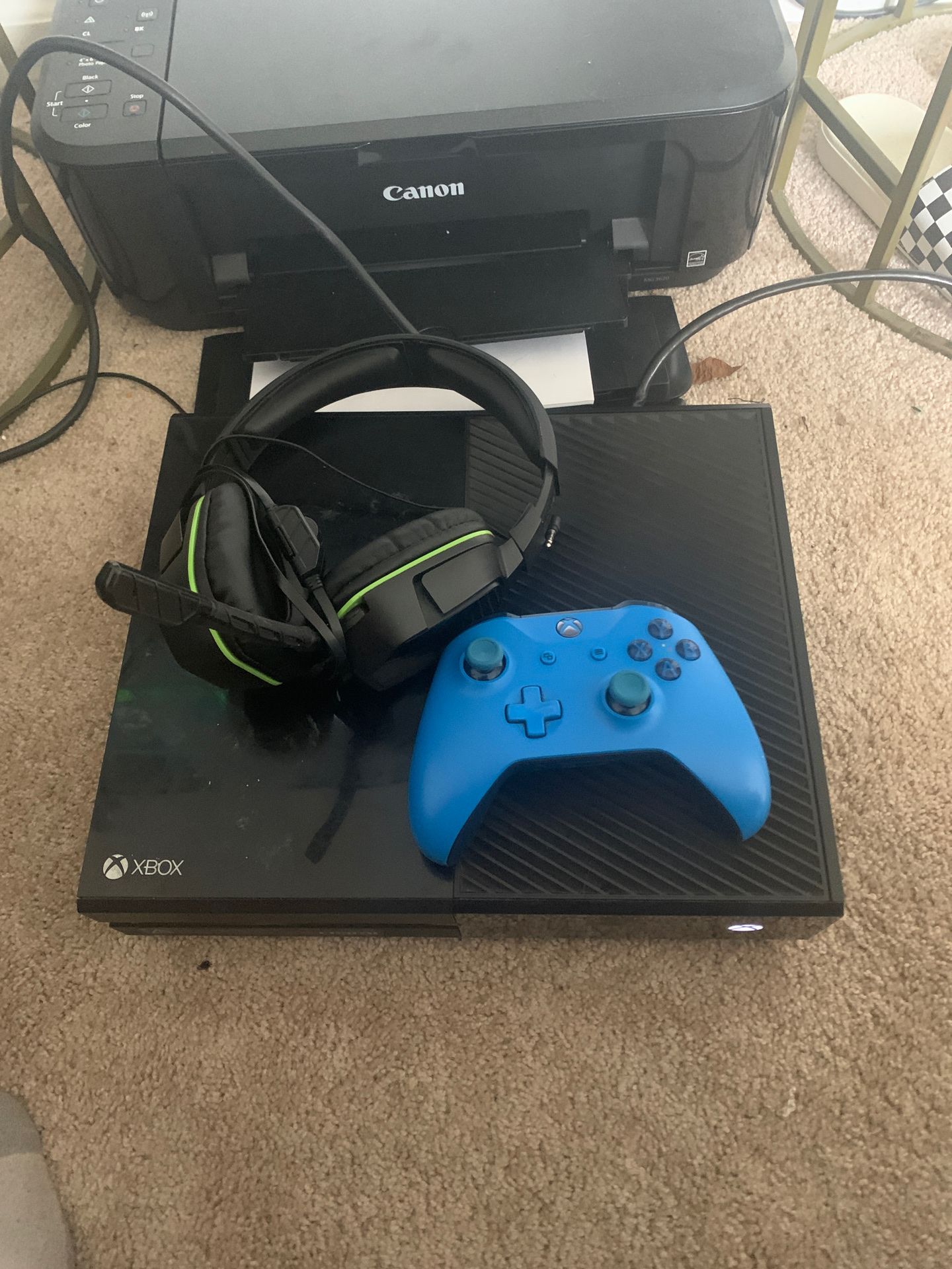 Xbox one + controller + battery charger