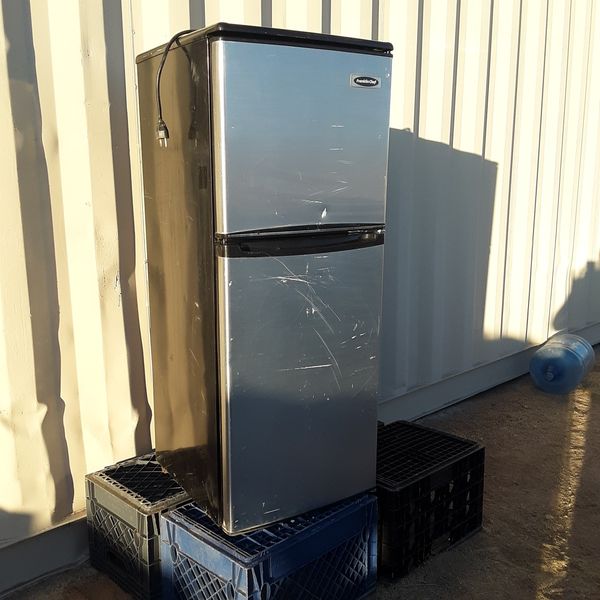 Mini Fridge Franklin Chef 4+ cu ft for Sale in Johnson Valley, CA