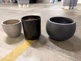 Set of 3 Modern Indoor/Outdoor Planters- 60$ for all 3