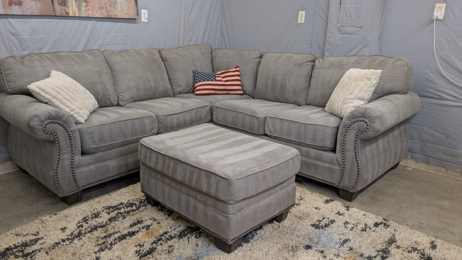 🛋️💥 Gray Sectional With Ottoman💥 Free Delivery And Financing Available!