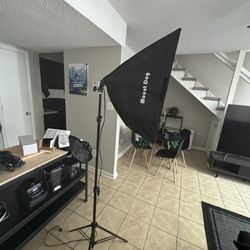 Professional Softbox Lighting Kit And Tripod