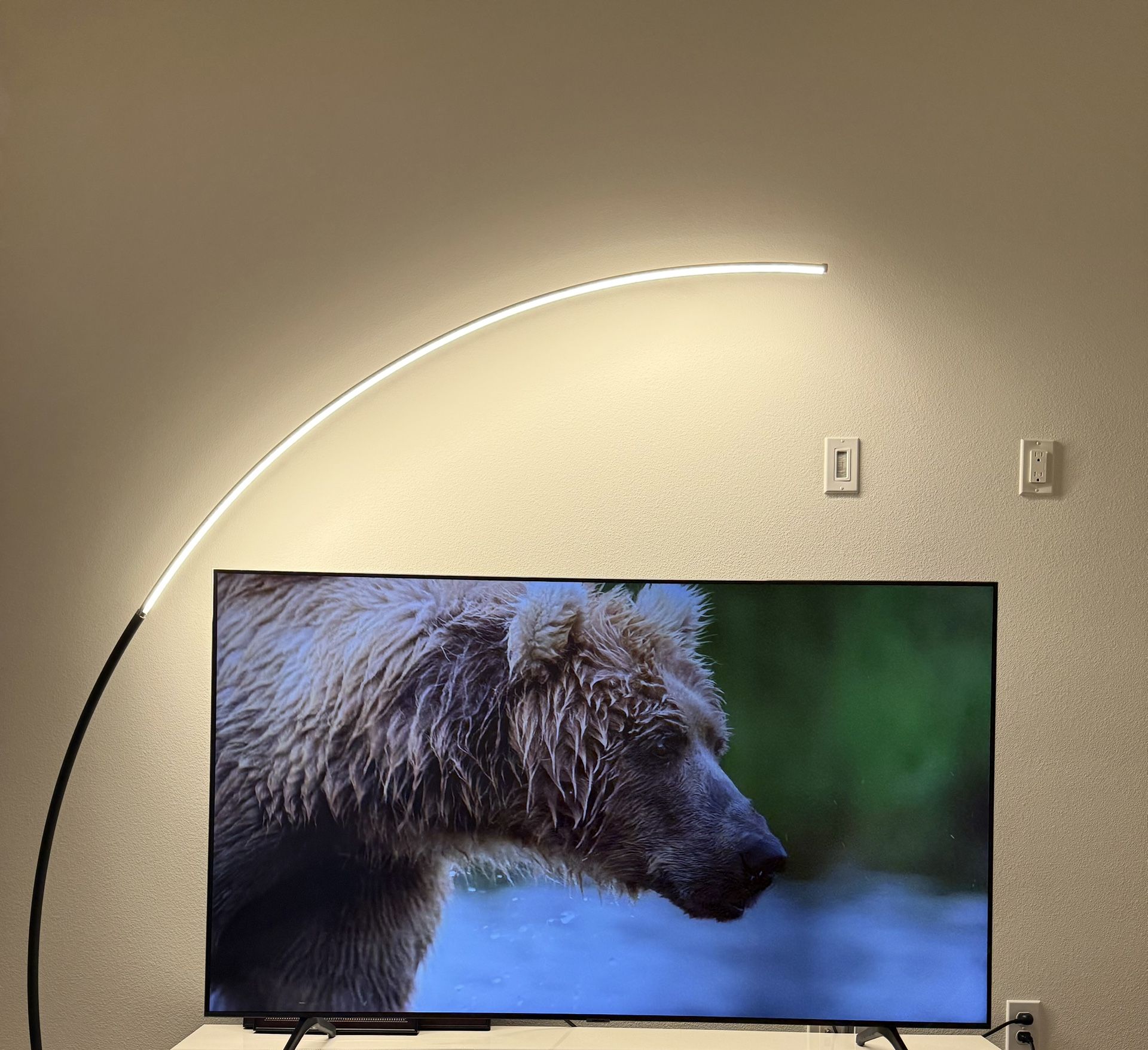 Samsung Smart Tv (65 Inches)