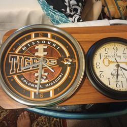 Wall Clock ⏰ 2  For Sell