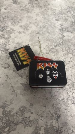 Kiss Christmas decorations
