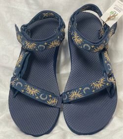 Women’s Tava Sandles-Size 9