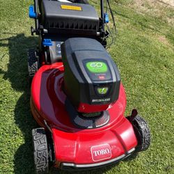 Toro 60V MAX* 22-inch Recycler® Lawn Mower with Personal Pace® – (6.0) Battery with Charger