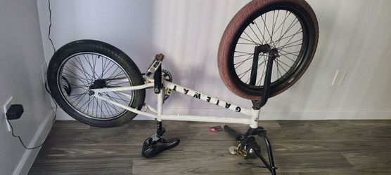 Cult Gateway 20" BMX bike