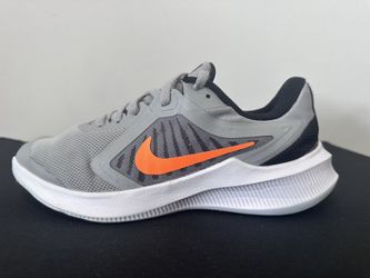 NIKE ATHLETIC SHOES IN GRAY AND ORANGE SIZE: 4 KIDS