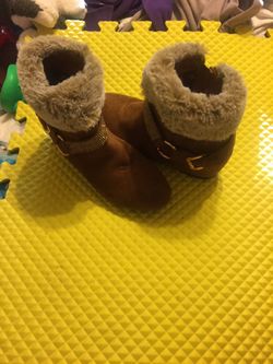 Women’s boots size 5
