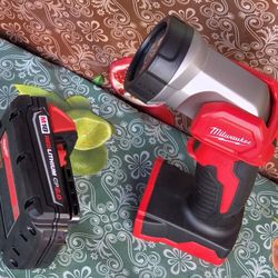 Milwaukee
M18 18-Volt Lithium-Ion Cordless 100 Lumens LED Flashlight