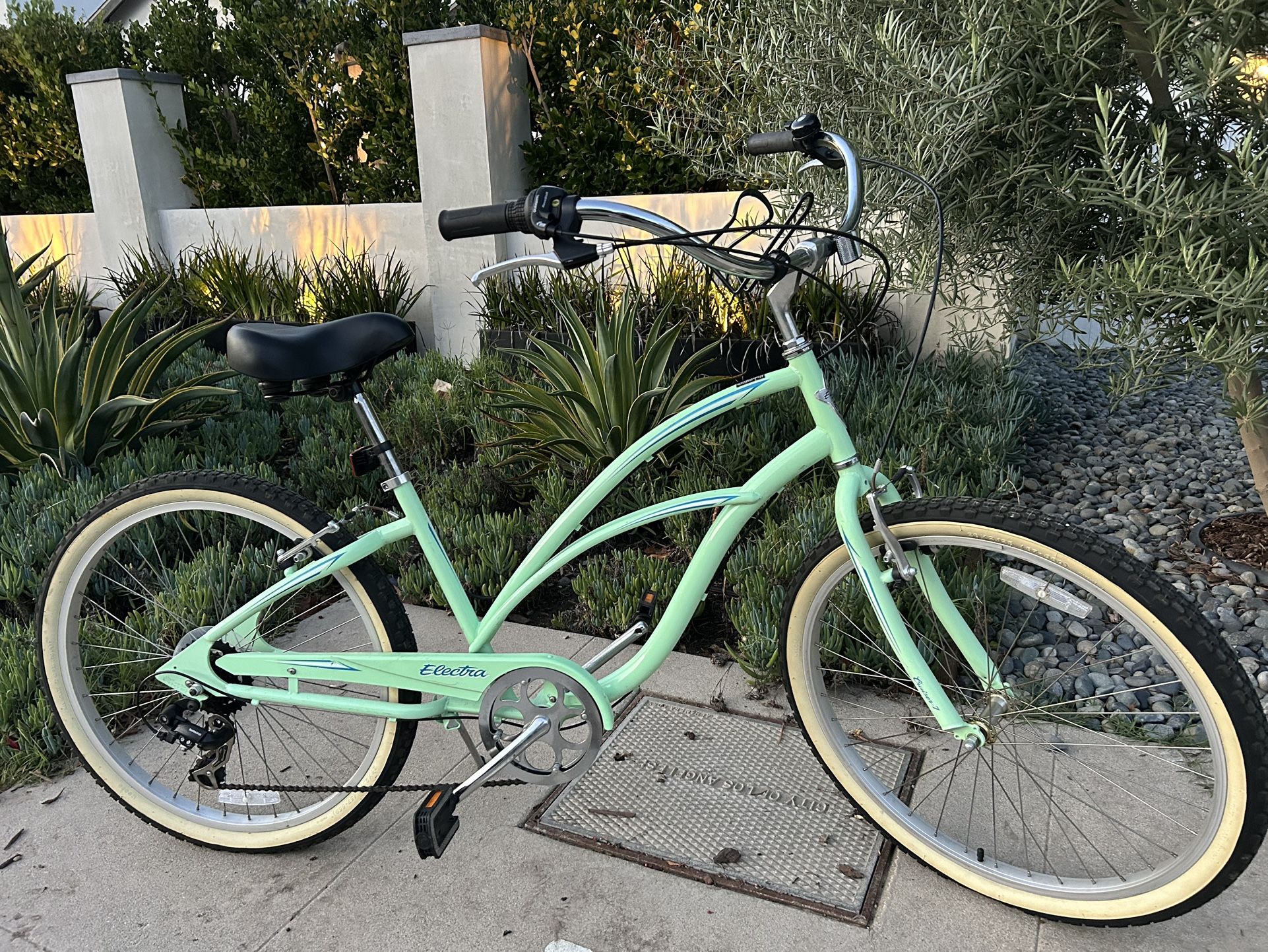 Electra Cruiser 7 — Unisex Bicycle