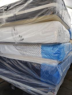 Matress queen ,full,twuin memory foam New