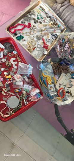 Vintage jewelry and craft Neclaces brooch rings earrings Pedants a lot