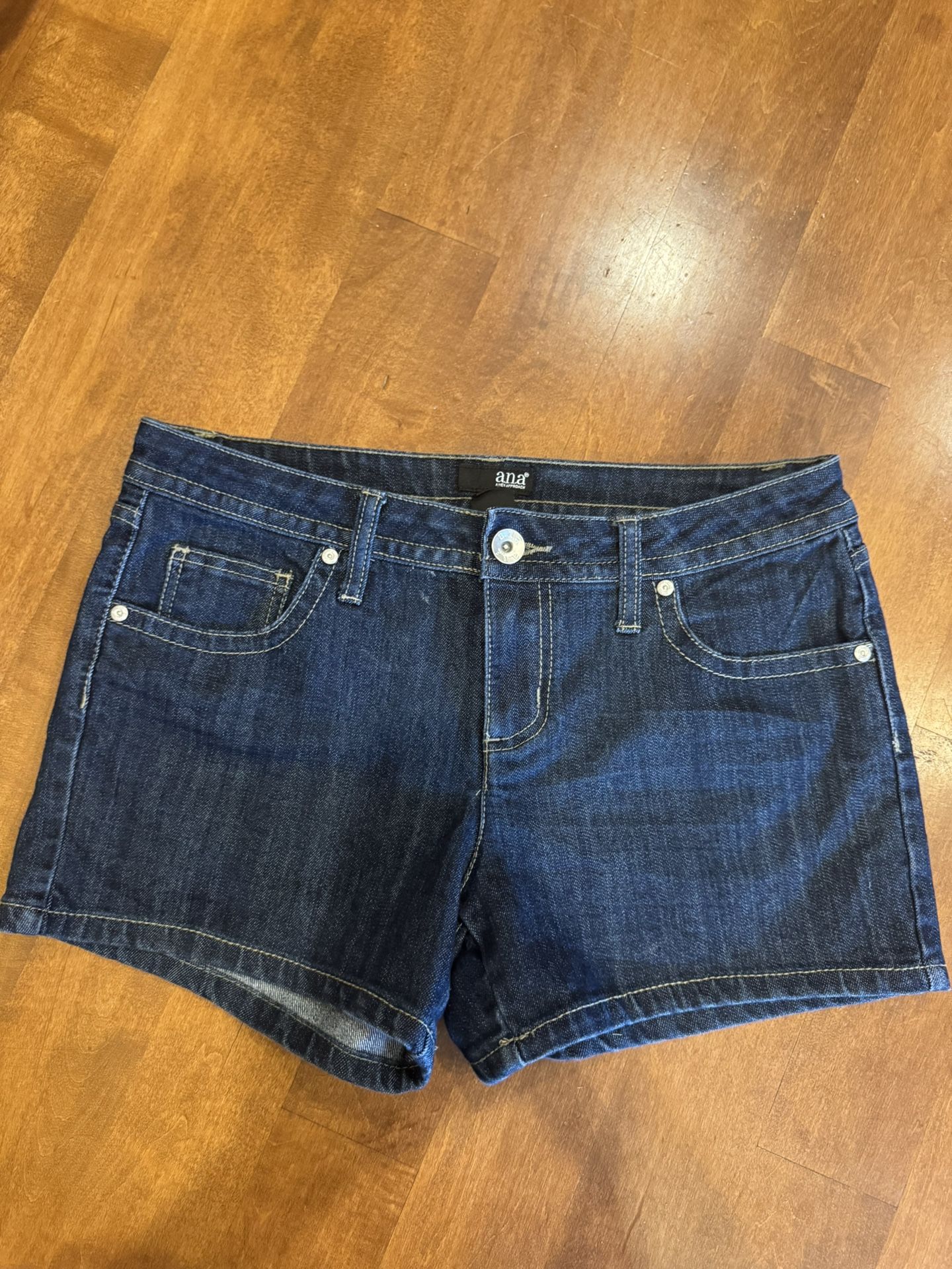 Womans Ana Shorts Shipping Available