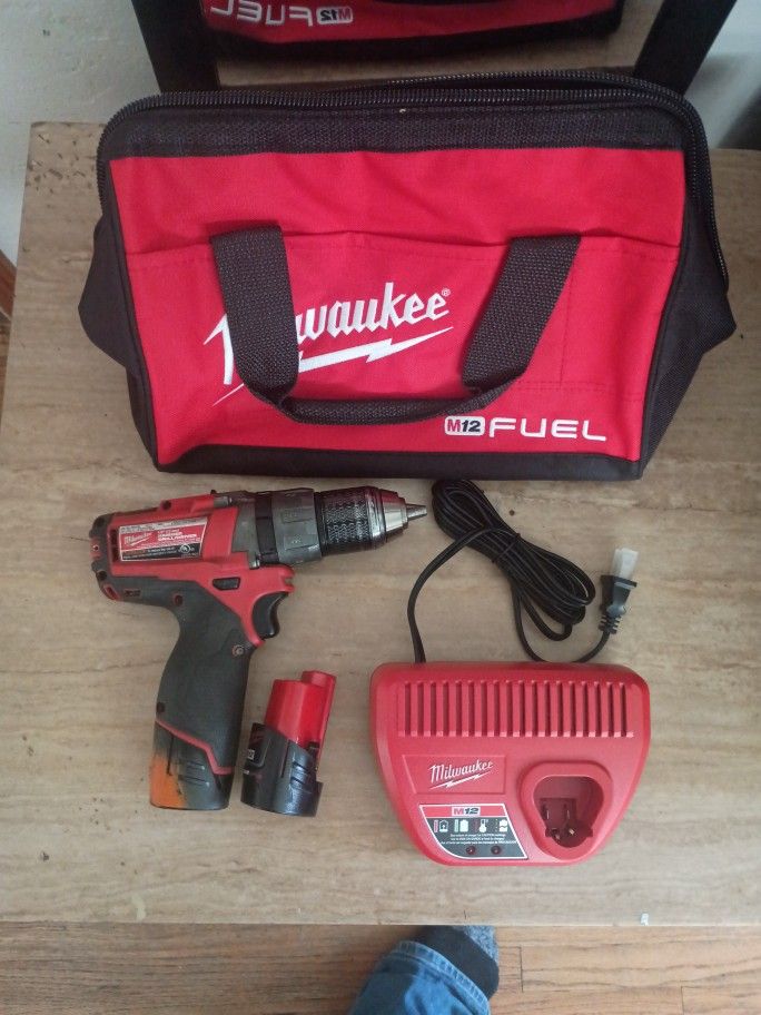 Milwaukee Hammer Drill Driver Kit