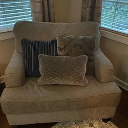 Furniture For Sale/Pet Free & Smoke Free
